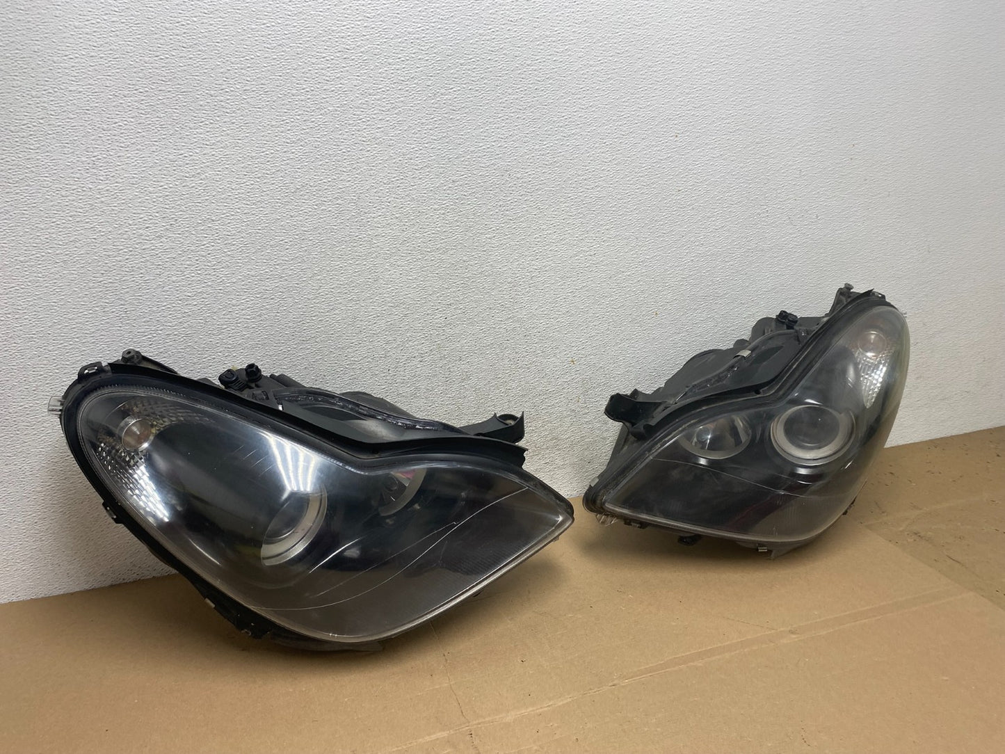 2006 to 2010 Mercedes-Benz CLS550 Left+Right Side Halogen Headlight AF43612