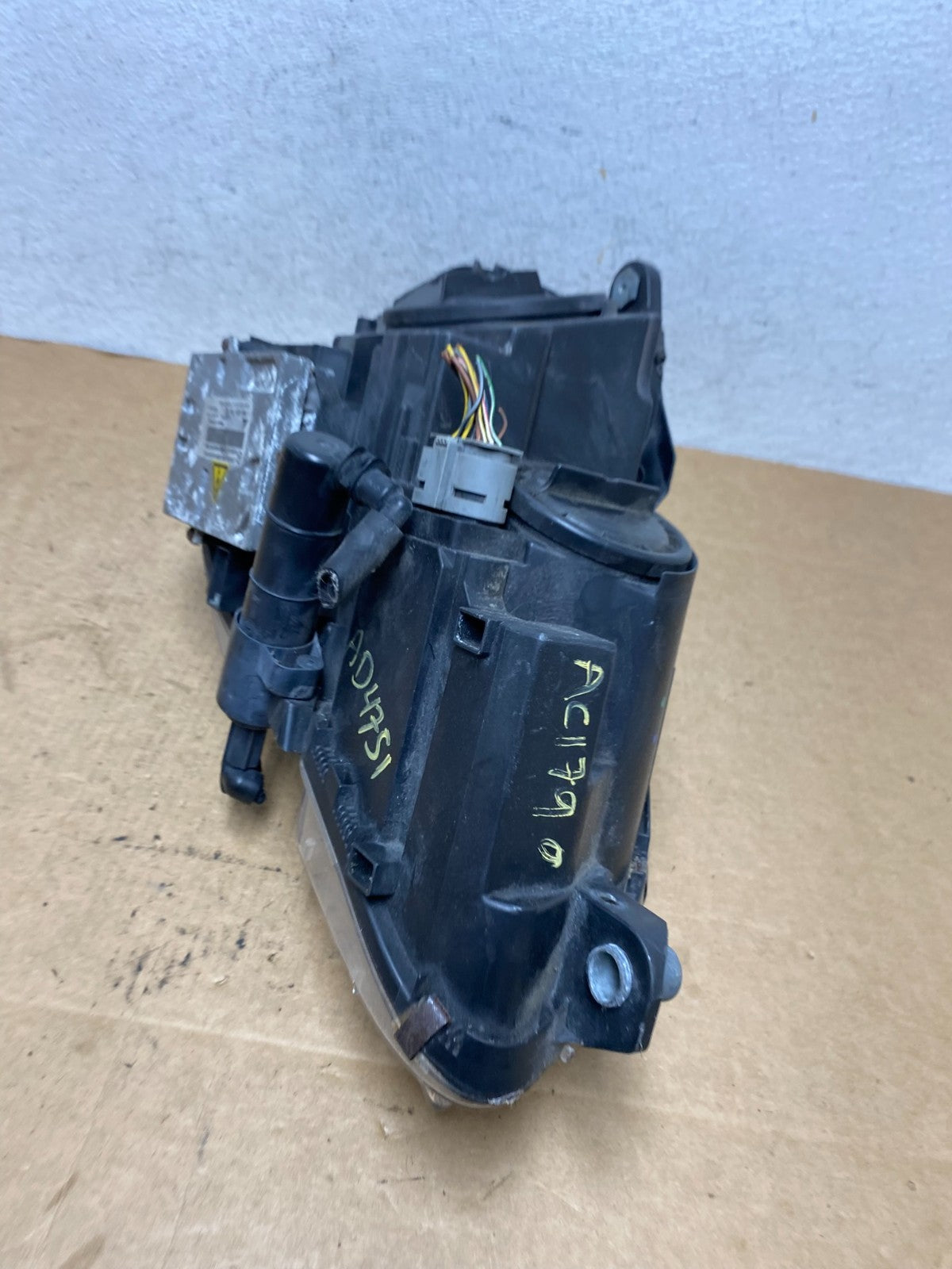 2008-2011 Mercedes C-Class C350 C300 Left Driver Xenon Headlight AD4751 DW7