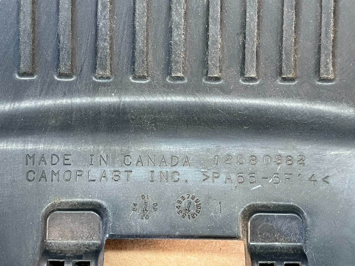 2001 to 2006 Chevrolet Silverado Vortec Engine Cover Shield AE1021 DG4