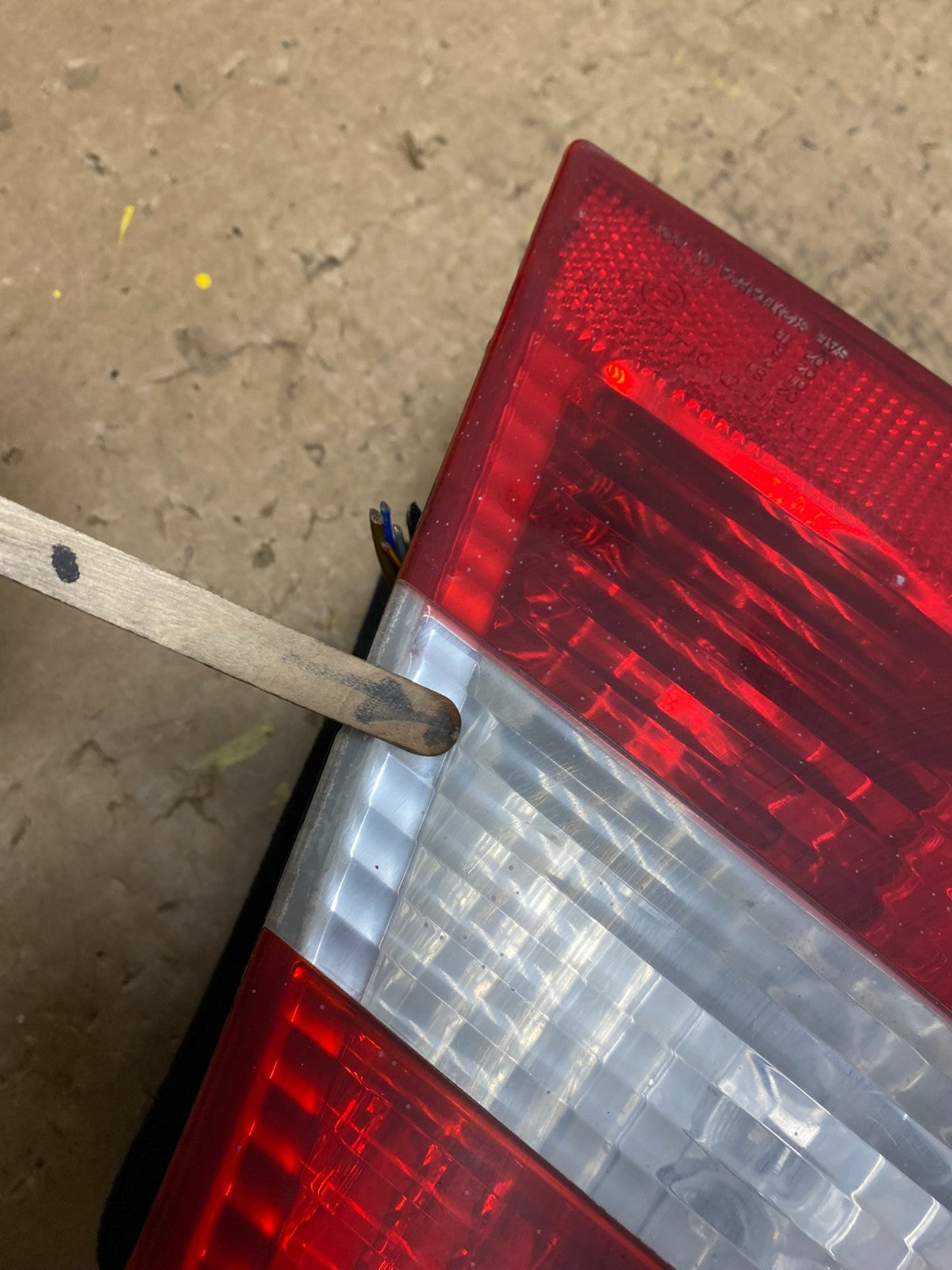 2002 -  2005 BMW 3 320i E46 Series Left Driver Side Tail Light V8309 DW4