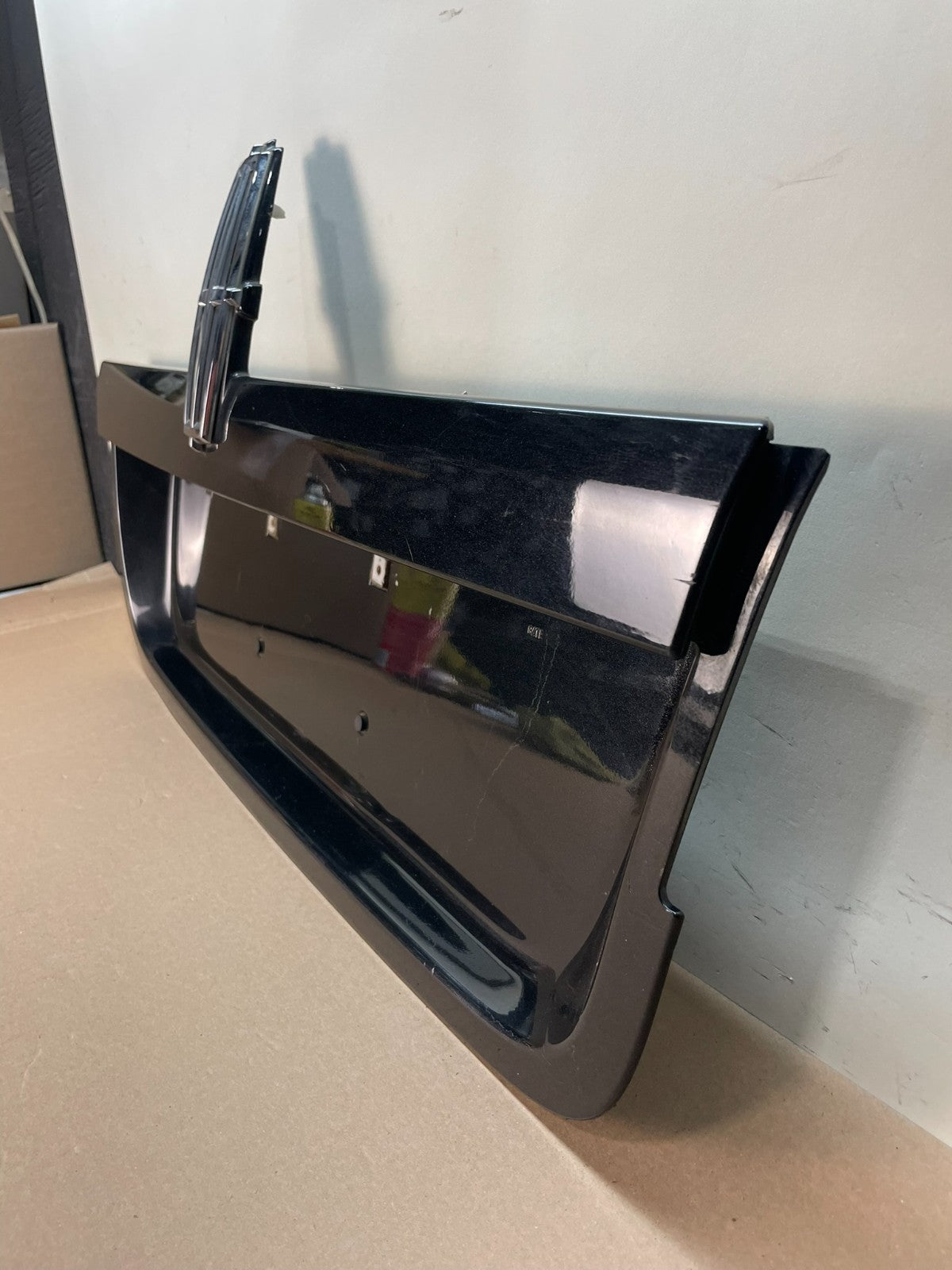 2007 to 2014 Lincoln Navigator Trunk Liftgate License Plate ai8597 DG1