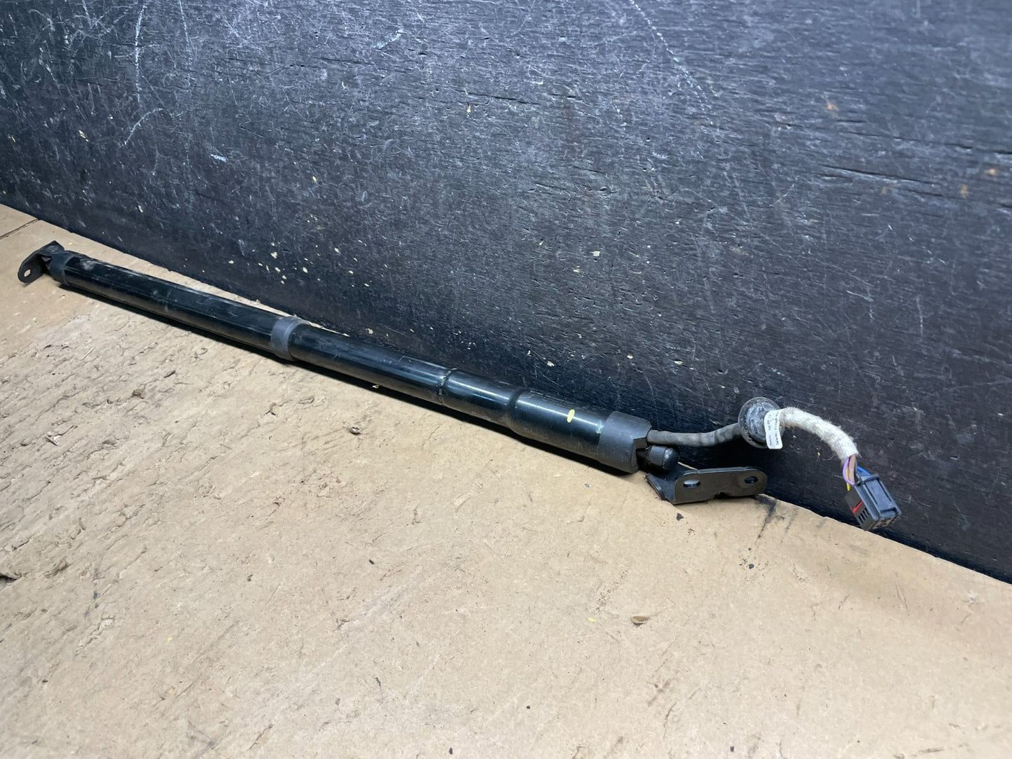 2013 - 2017 Nissan Pathfinder Tailgate Power Hatch Lift Right Strut W6884 DG5