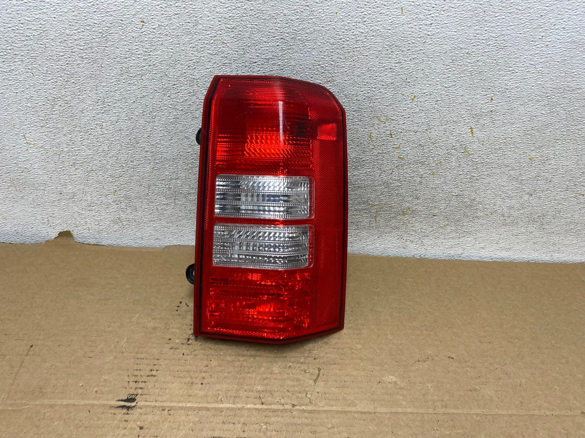 2008-2016 Jeep Patriot Right Passenger Rh Side Tail Light AH7987 LK0