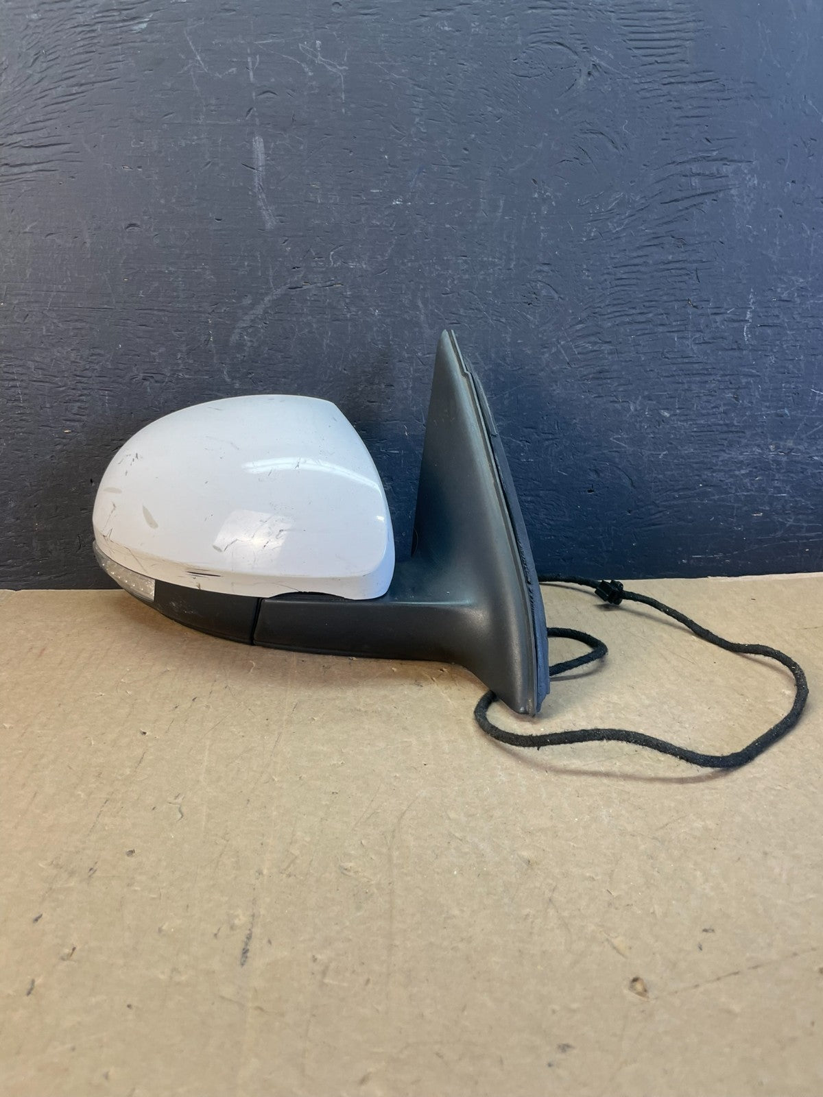 2009 to 2018 Volkswagen Tiguan Right Passenger View Door Mirror AD5675 DW0