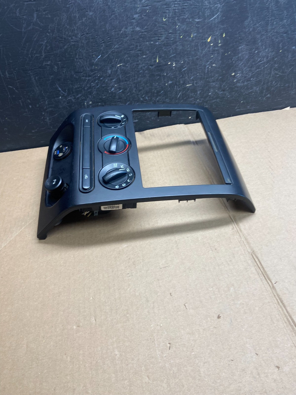 2004 to 2008 Ford F150 Radio Climate Dash Bezel Surround Black ae4358 DG2
