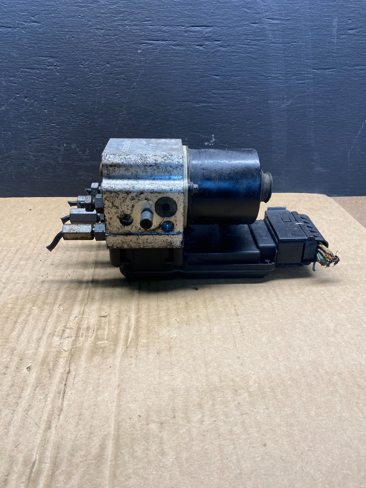 2004 2007 Ford E250 E350 Econoline Anti-Lock ABS Antilock Brake Pump AC7854 DG4