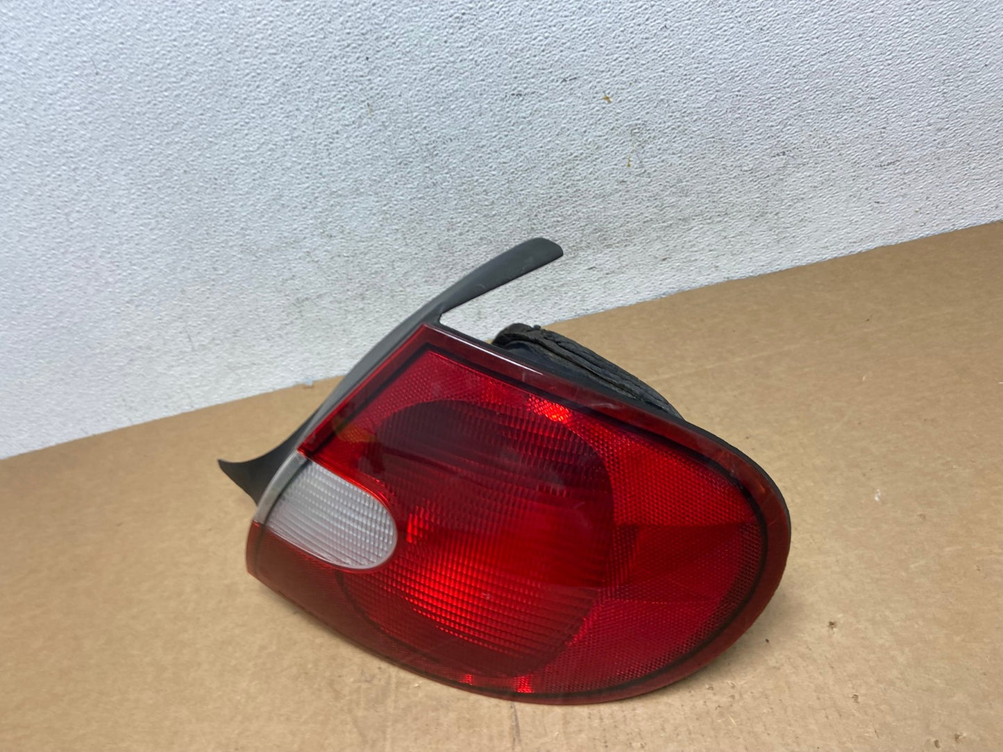2000 2001 2002 Dodge Neon Right Passenger RH Side Tail Light AD6001 LK1
