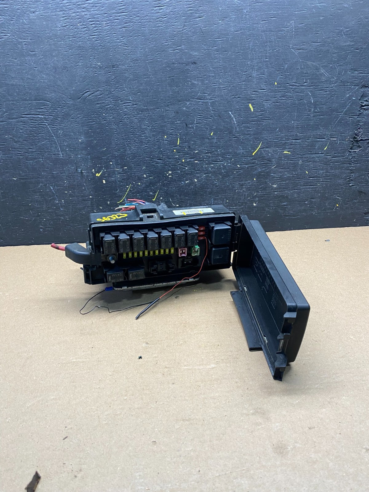 2004 2005 Dodge Durango Fusebox Fuse Box Relay Body BCM Control Module S6323 DG0