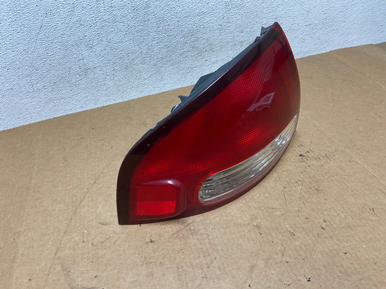 2000 2001 2002 2003 Nissan Sentra Left Driver Side Tail Light AE3141 LK2