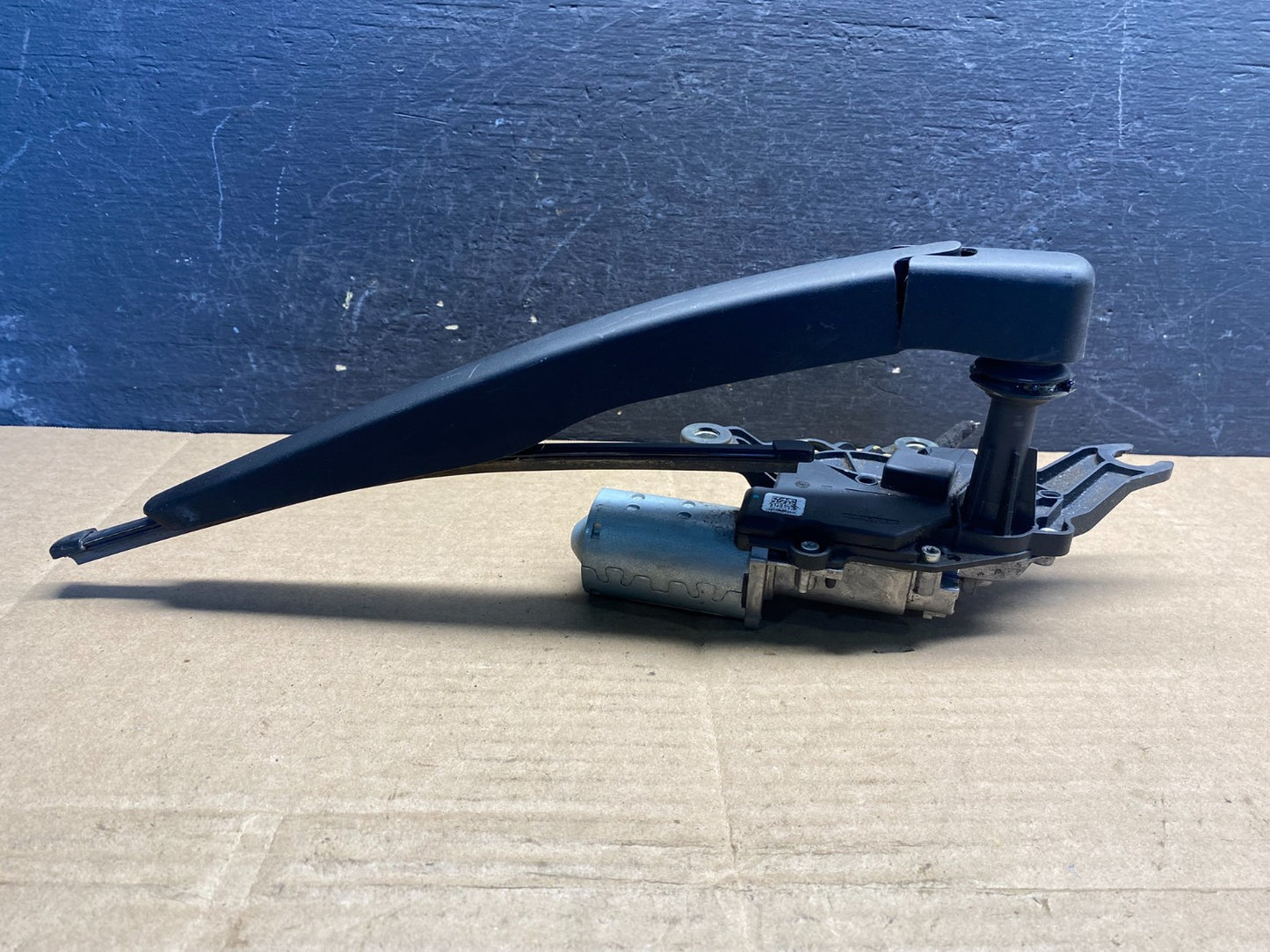 2020 to 2023 Ford Explorer Rear Windshield Wiper Motor ae8265 DG3