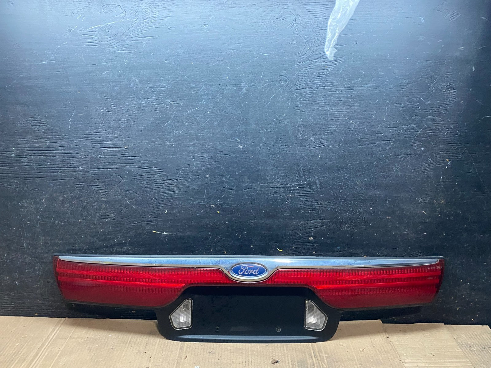 1998 1999 2000 Ford Contour Center Trunk License Plate Tail Light Oem W2192 DG0
