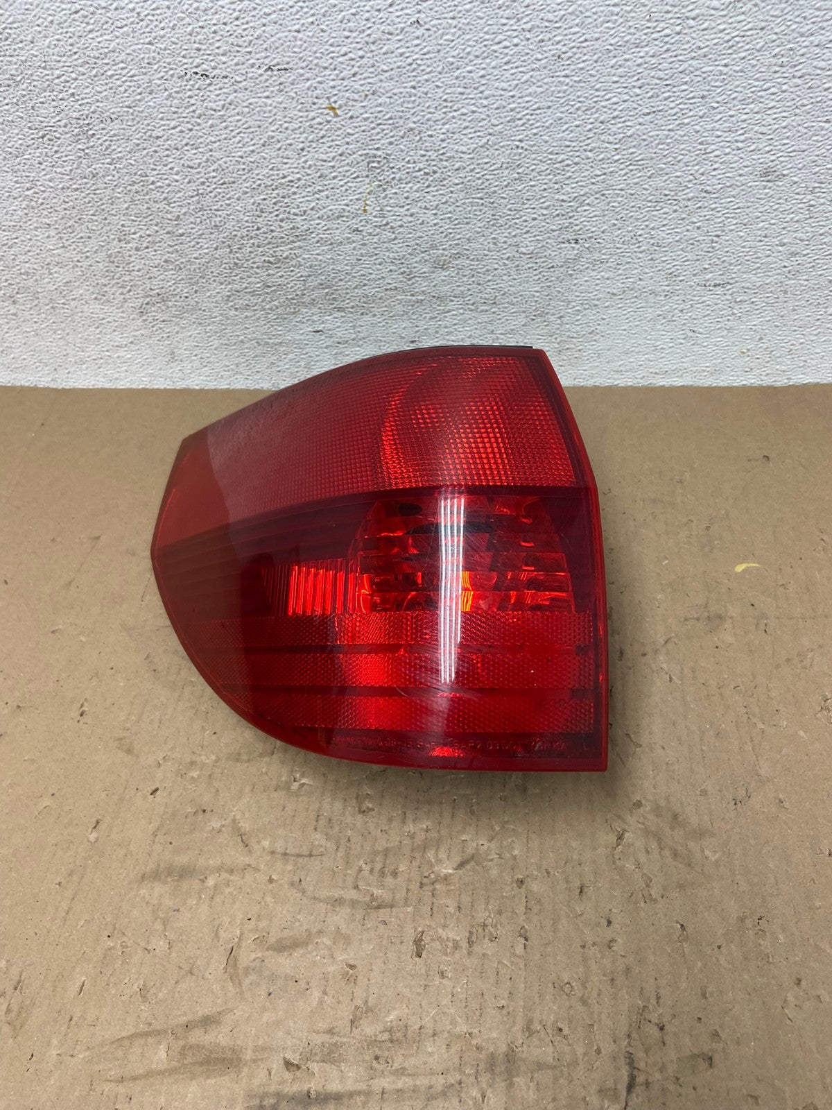 2004 to 2005 Toyota Sienna Left Driver LH Side Tail Light AD7795 LK0