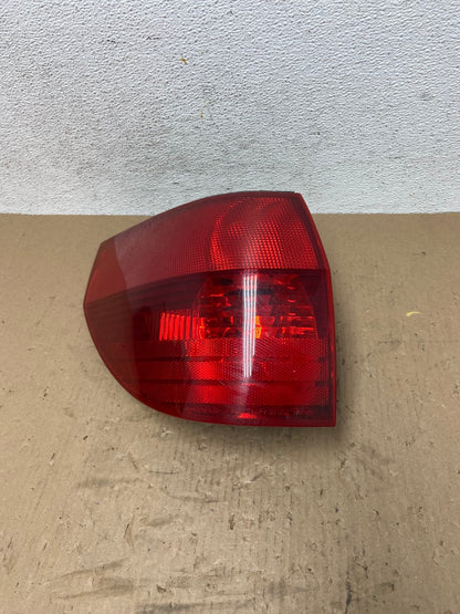 2004 to 2005 Toyota Sienna Left Driver LH Side Tail Light AD7795 LK0