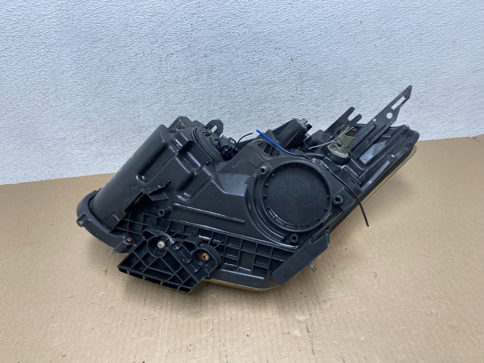 2009-2013 Nissan Rogue Right Passenger Halogen Headlight AE7013 DW7