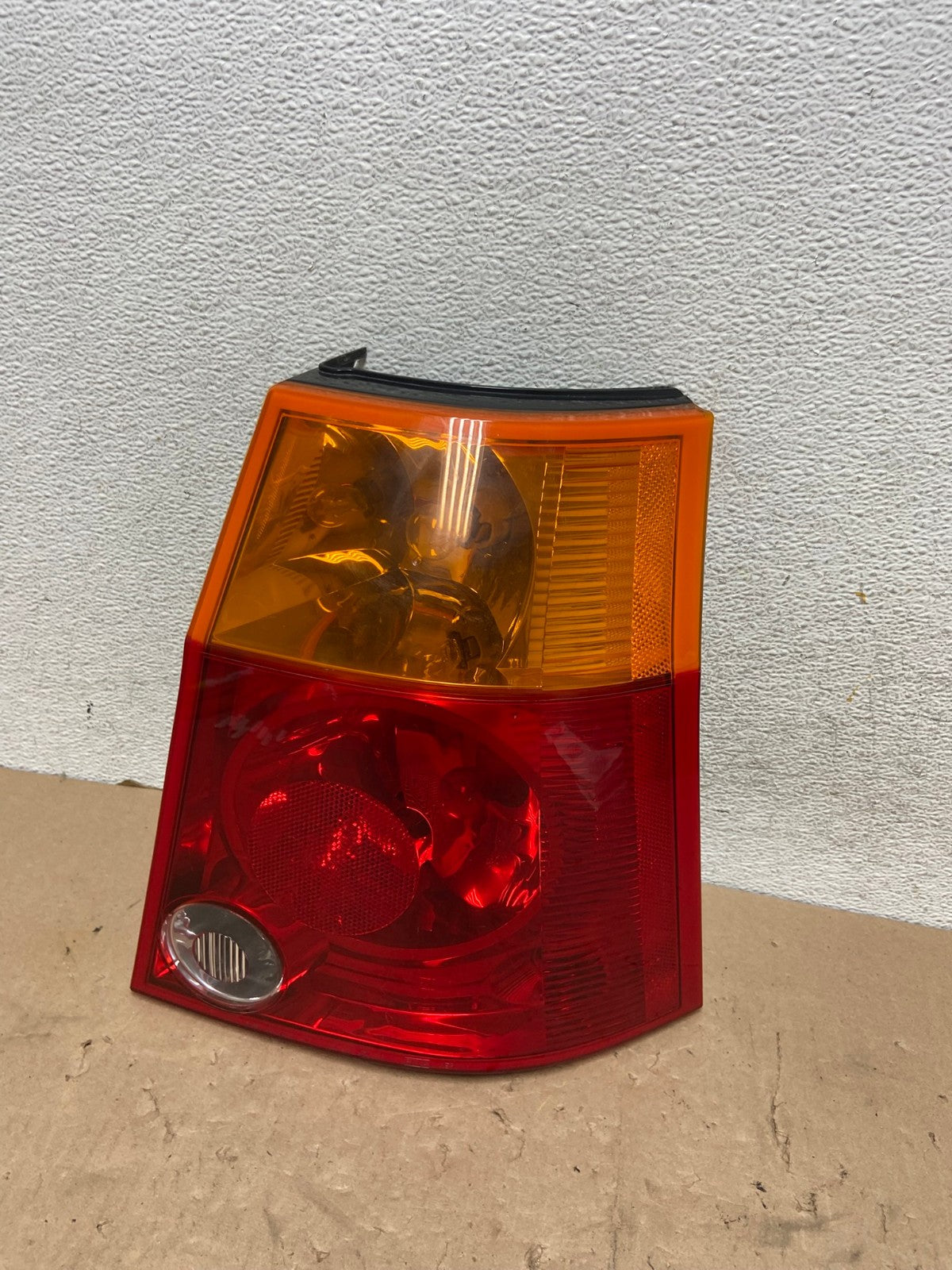 2004 to 2006 Chrysler Pacifica Right Passenger Rh Side Tail Light AG5526 LK0