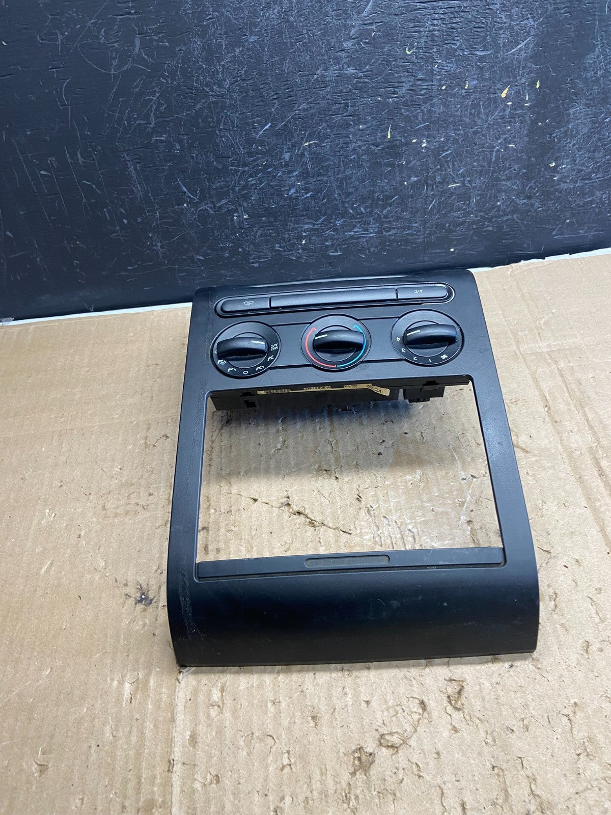 2004 to 2008 Ford F150 Radio Climate Dash Bezel Surround Black ae2069 DG3