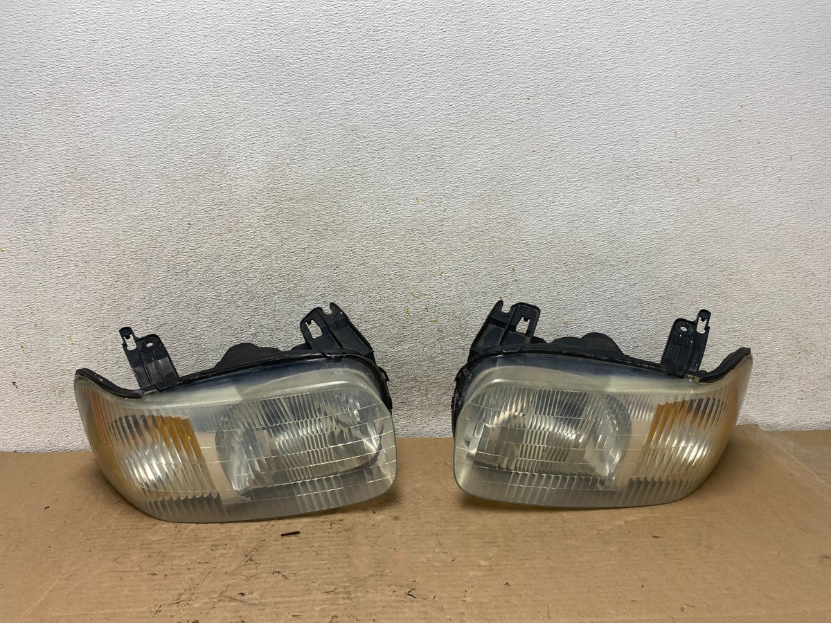 2001 - 2004 Ford Escape Headlights Left+Right Halogen AI0909 DW0