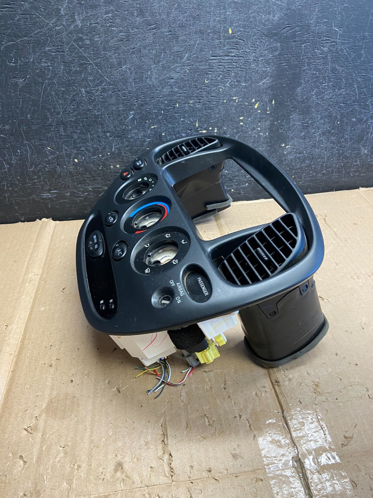 2004 2006 Toyota Tundra Climate Control Panel Radio Bezel AI2776 DG2