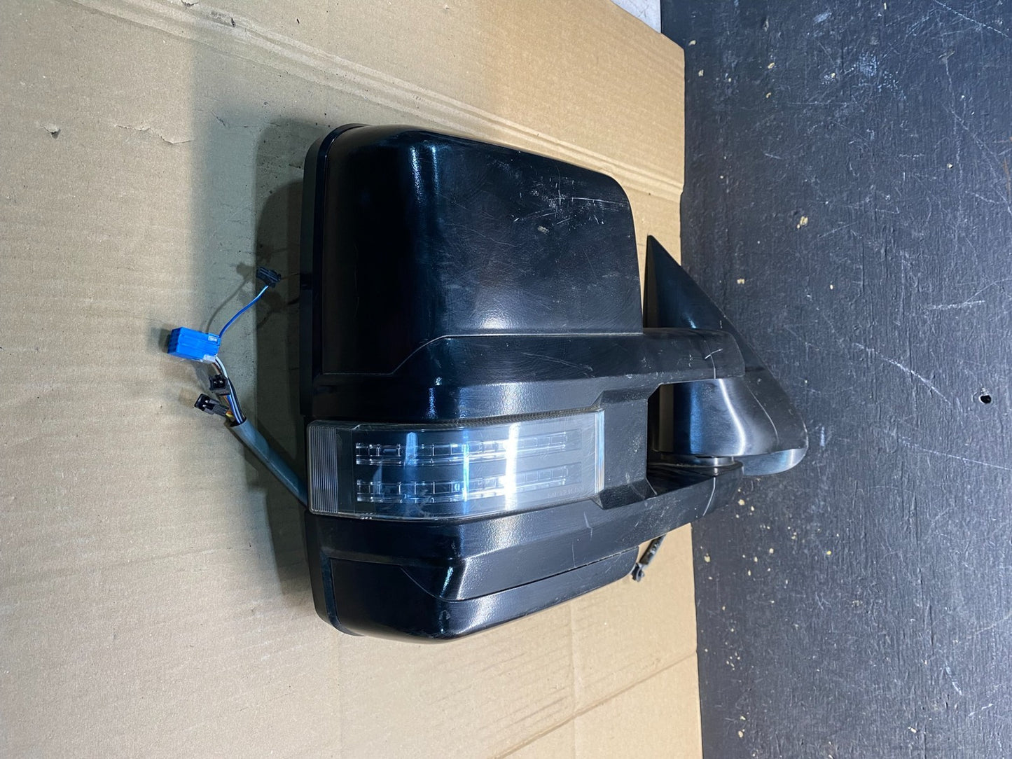 2003 - 2006 GMC Sierra Right Turn Signal Door Mirror AB04990