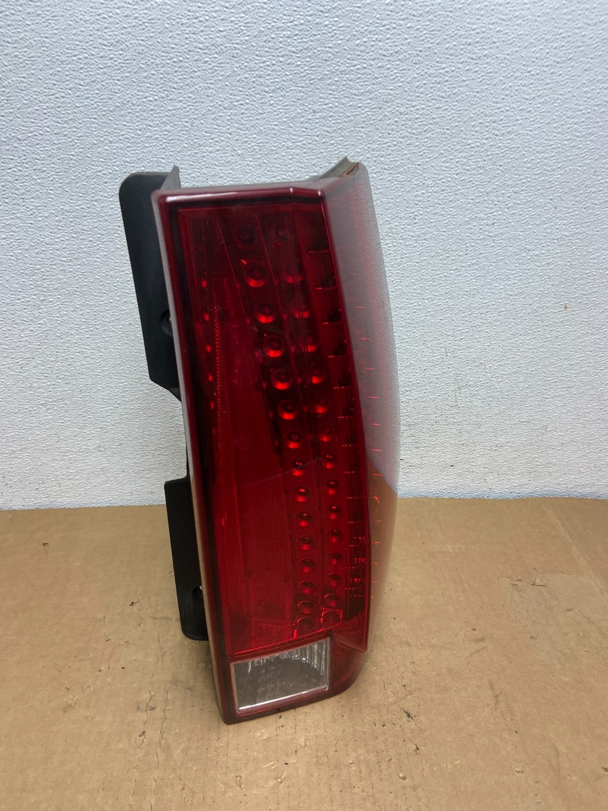 2007 to 2014 Cadillac Escalade Right Passenger RH Side Tail Light AC8545 DW2