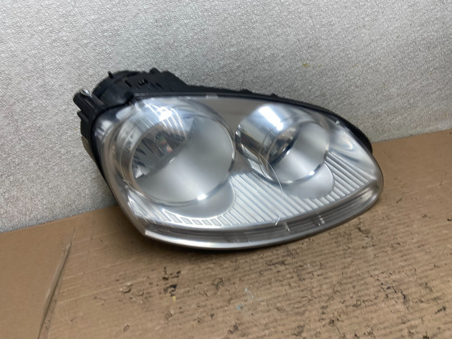 2005 - 2010 Volkswagen Jetta Right Passenger RH Side Headlight Halogen AA9532 DW0