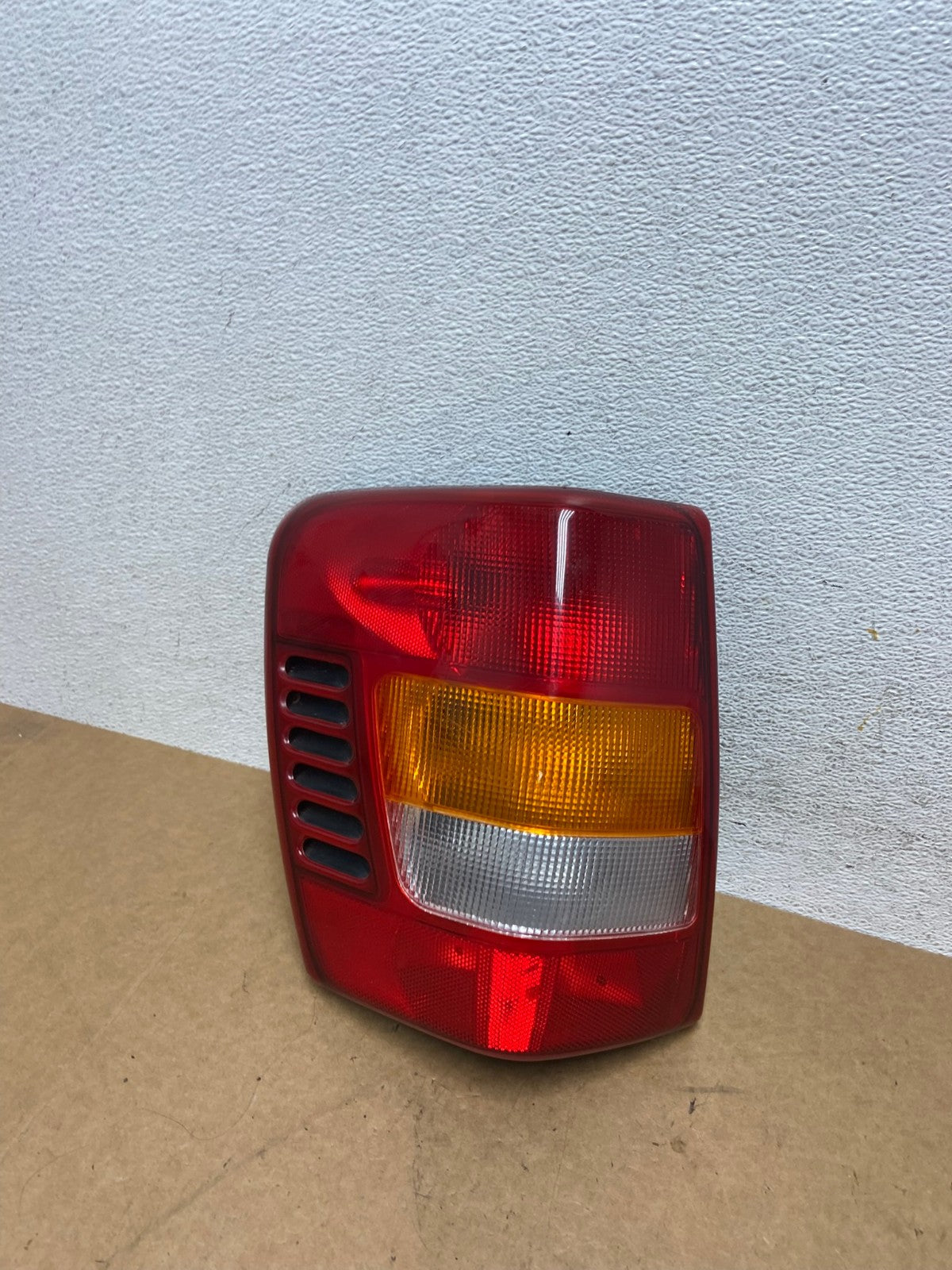1999 - 2004 Jeep Grand Cherokee WJ Left Driver Lh Tail Light AE3105 LK0