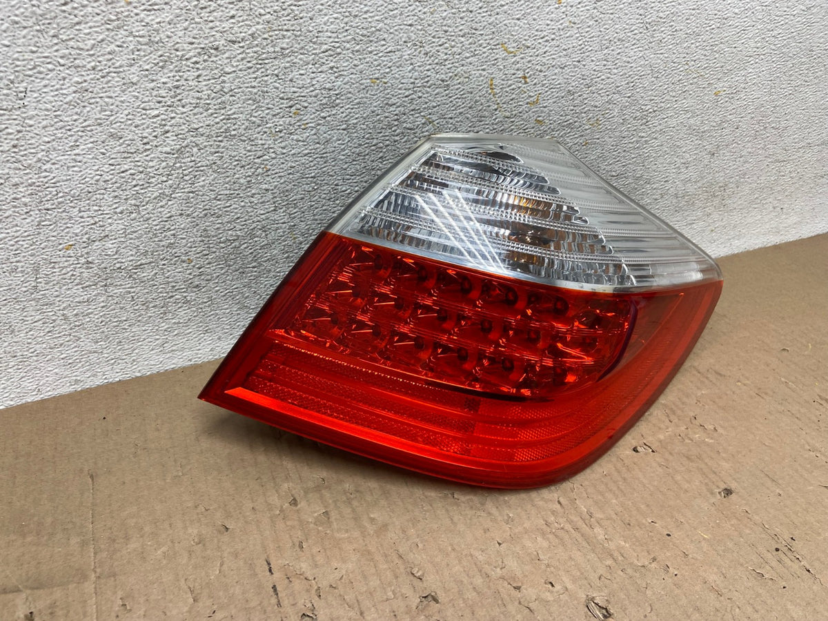 2009-2011 Hyundai Genesis Sedan Right Passenger RH Tail Light AH5875 LK1