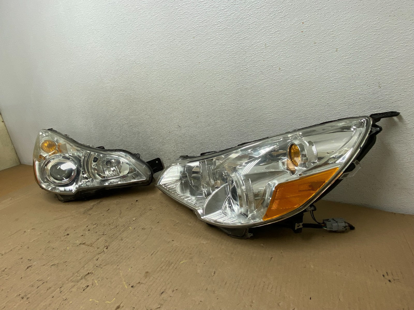 2010 2011 2012 Subaru Legacy Outback Left+Right Xenon Headlights AG8075 DW2