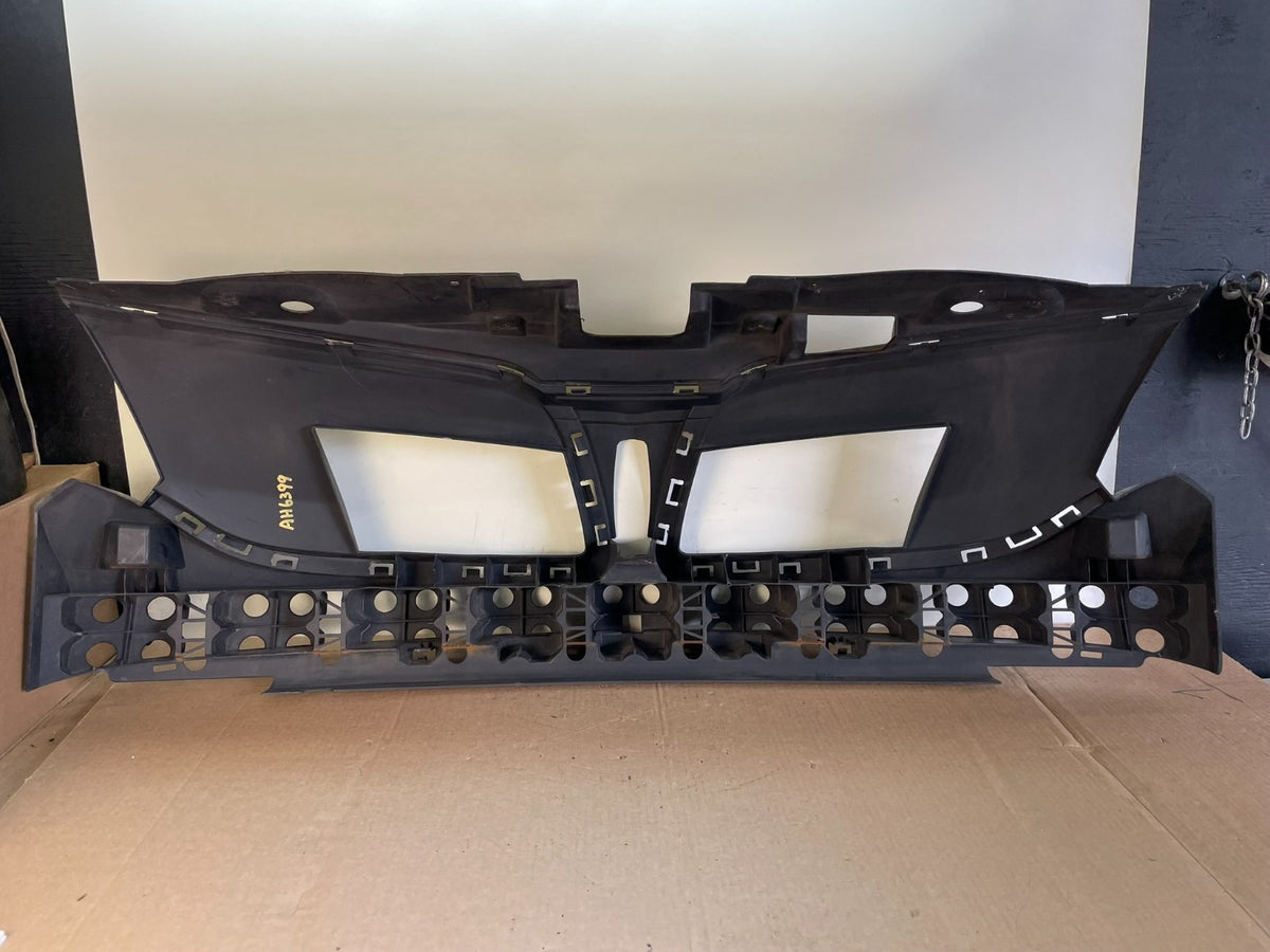 2013 to 2016 Lincoln MKT Grill Grille Support Panel ah6399 DG3