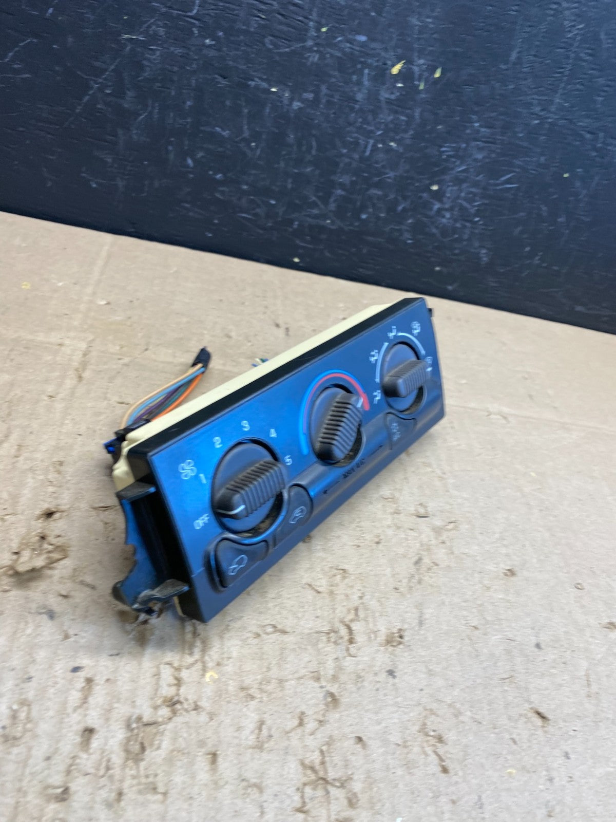 1999 to 2002 Chevrolet Silverado HVAC Heater Climate Control Module AC4768 DG2