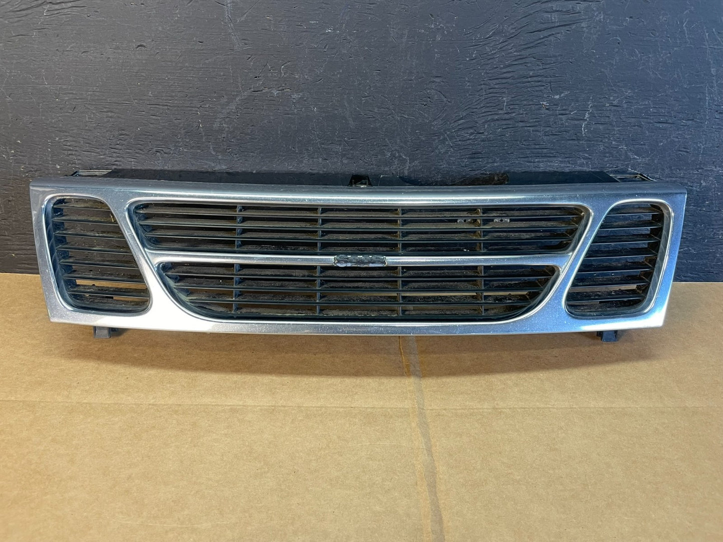 1994 to 1997 Saab 900 Front Upper Center Grille Grill AE0782 DG0