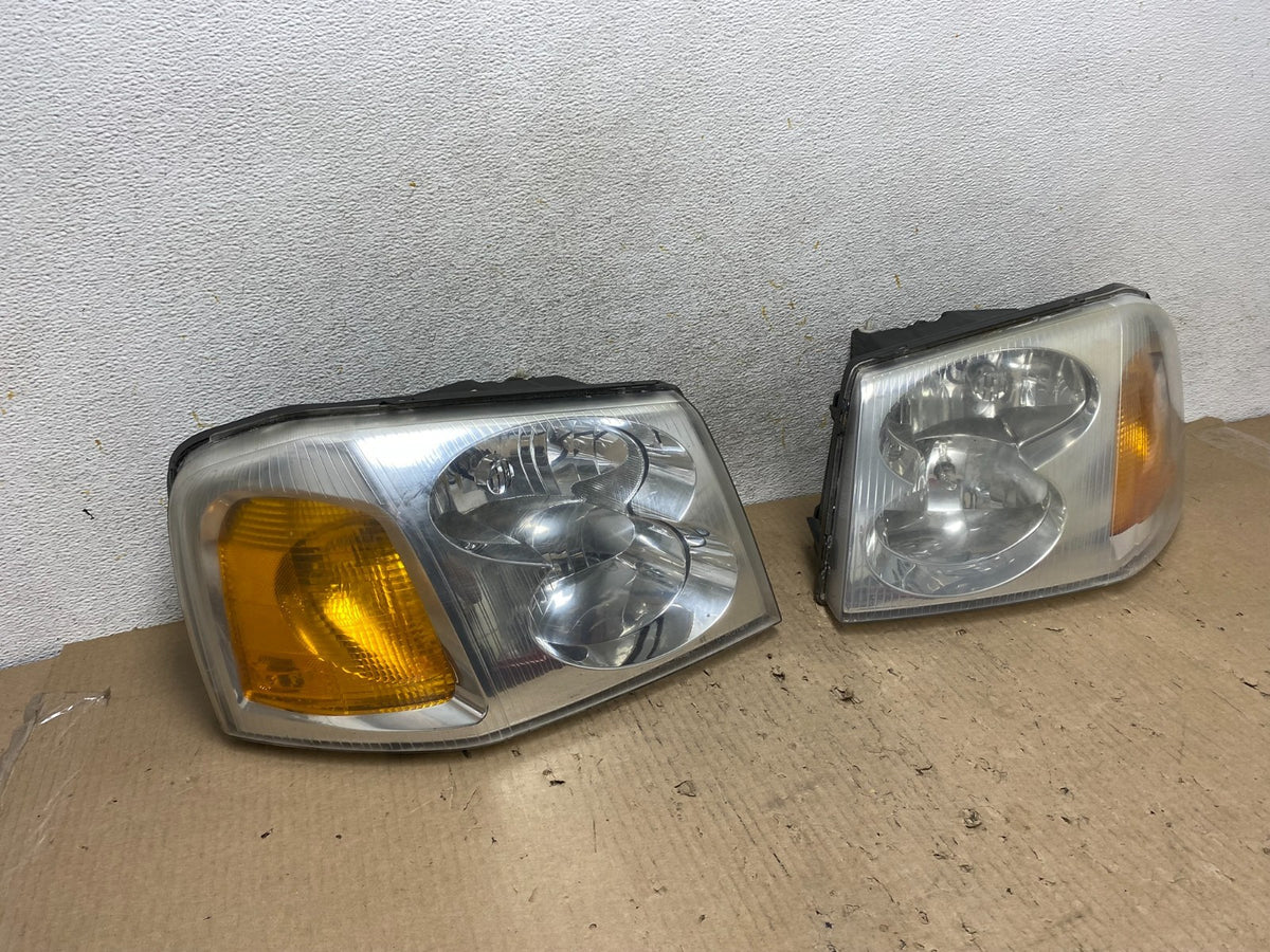 2002 to 2009 Gmc Envoy Left+Right Set Headlights Halogen AH5964 DW1