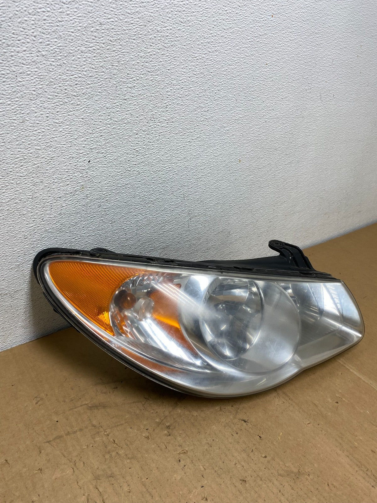 2007 2008 2009 2010 Hyundai Elantra Right Passenger Side Headlight AC8570 DW1