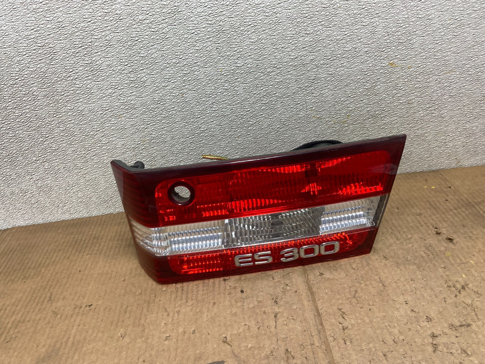 2000 2001 Lexus ES300 Inner Right Passenger RH Side Tail Light Oem AA6689 DW0