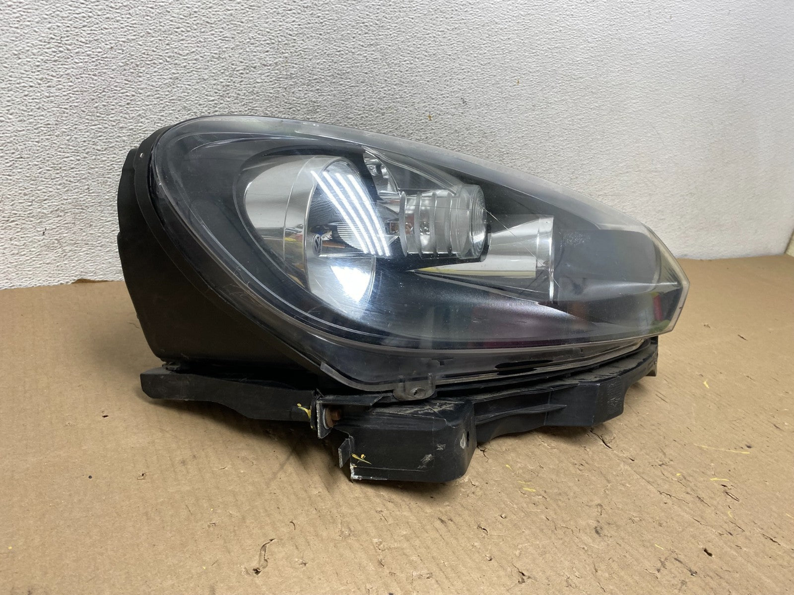 2010-2014 Volkswagen Golf MK6 GTI Right Passenger RH Halogen Headlight AG8065 DW1