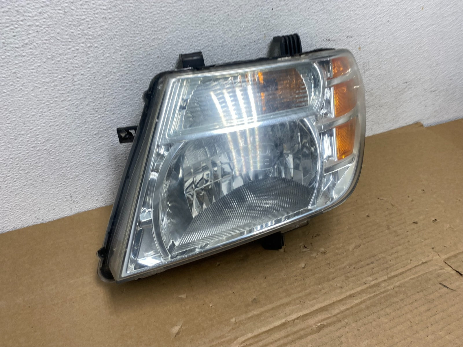 2008 to 2012 Nissan Pathfinder Halogen Headlight Left Driver Lh AD3876 DW2