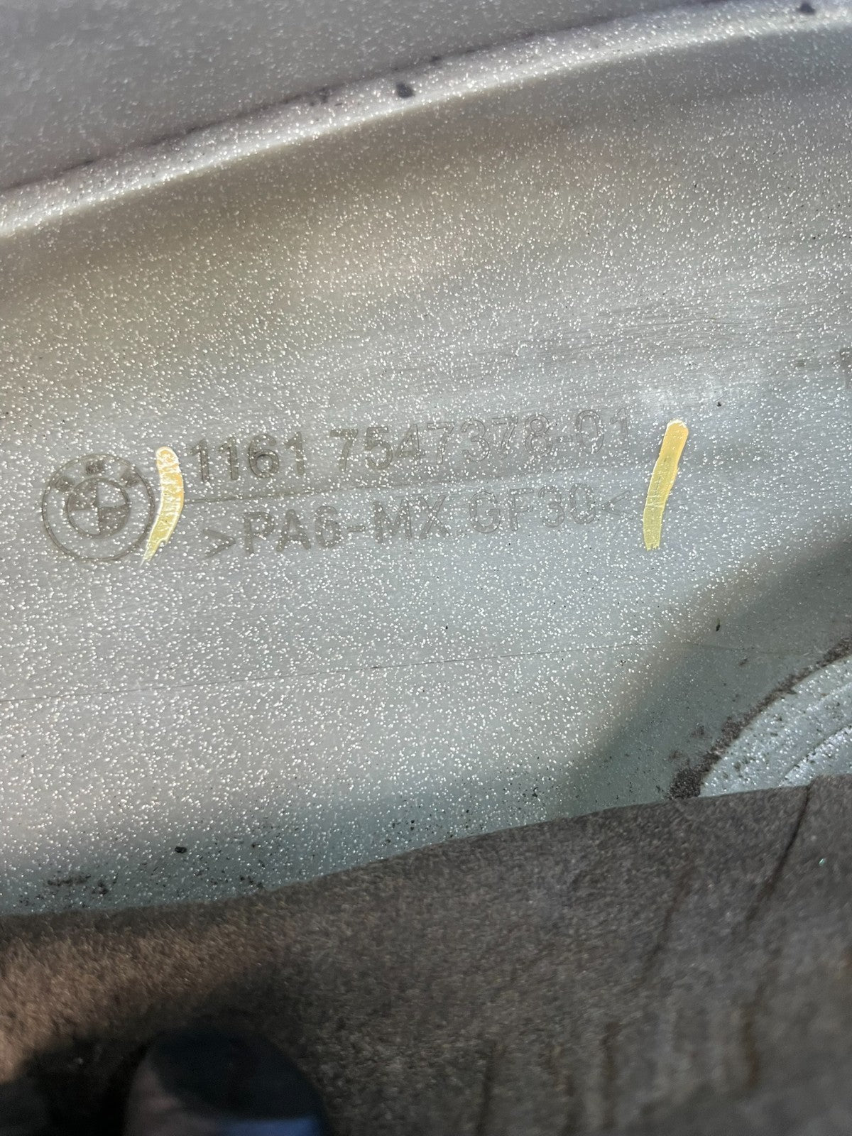 2004 - 2006 BMW E63 E66 745i 745LI Plastic Engine Cover Shield OEM aa2318 DG4
