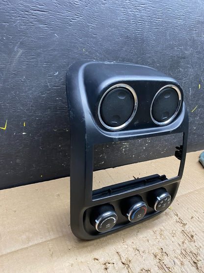 2011 to 2017 Jeep Compass Dash Climate Temperature Control Radio Bezel V7367 DG2