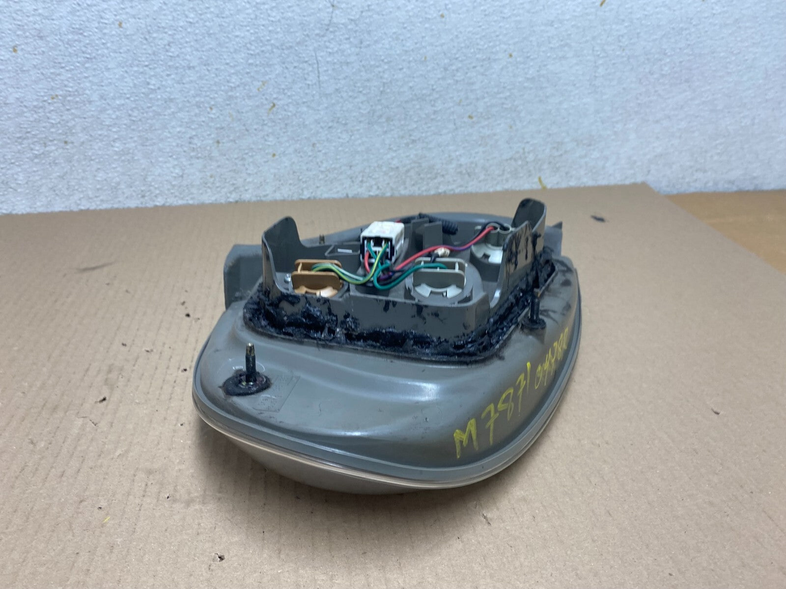 2002 2003 Nissan Maxima Right Passenger RH Side Tail Light OEM M7871 DW7
