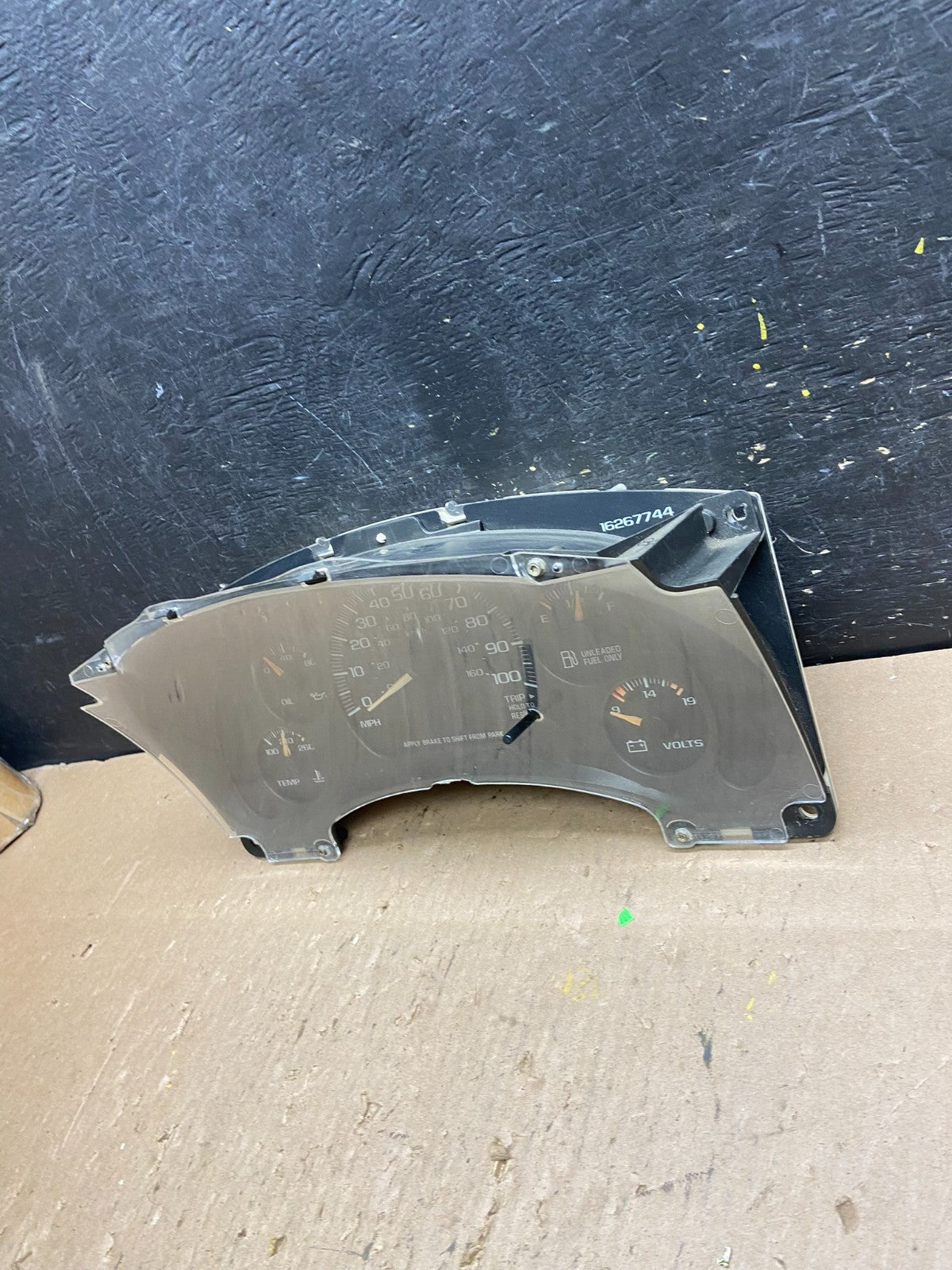 2000 to 2005 Chevrolet Astro Cluster Gauge Speedometer ECM T5954 DG2
