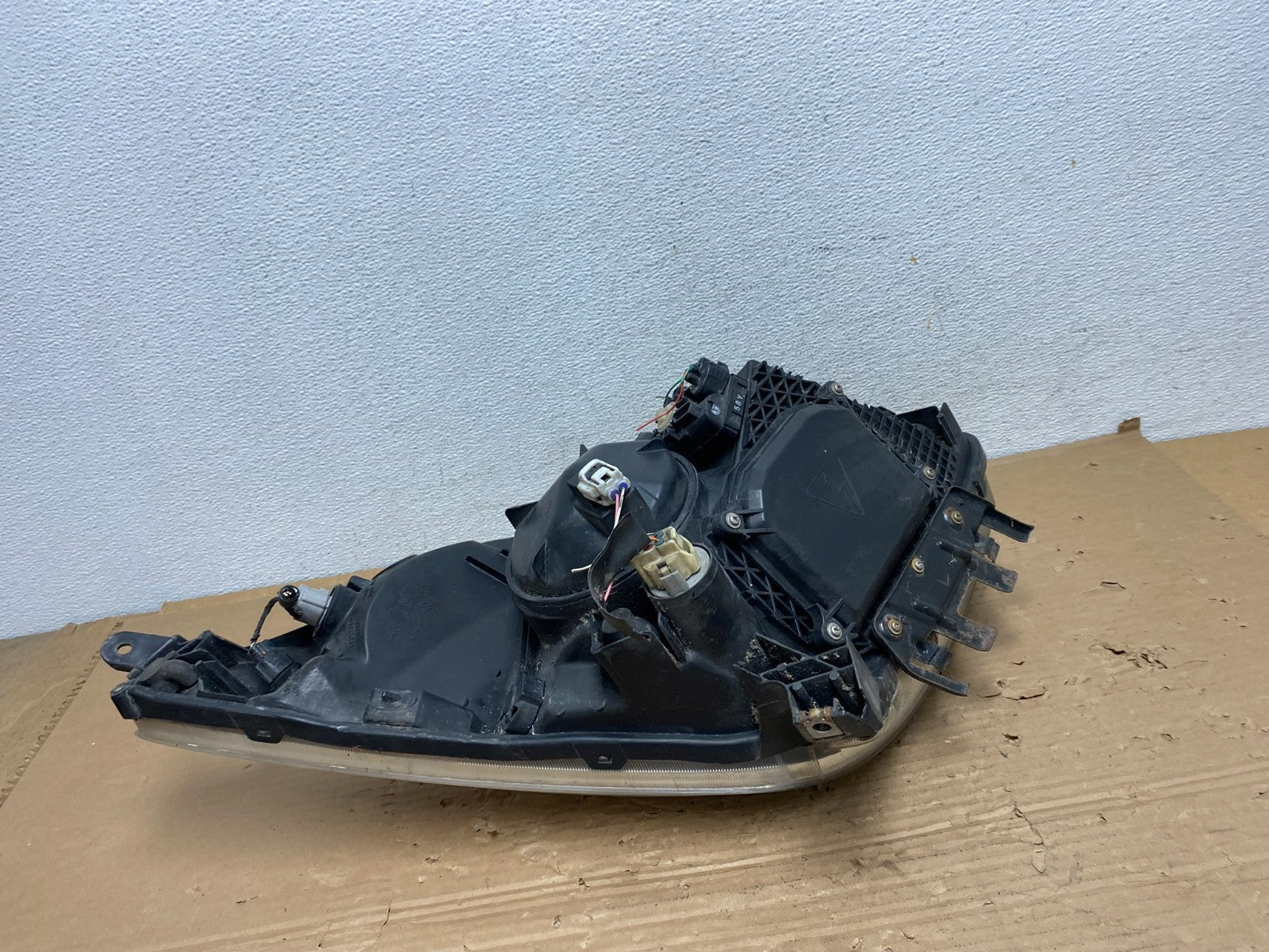 2004 - 2005 Toyota Prius Left Driver Lh Xenon HID Headlight AD4361 DW8