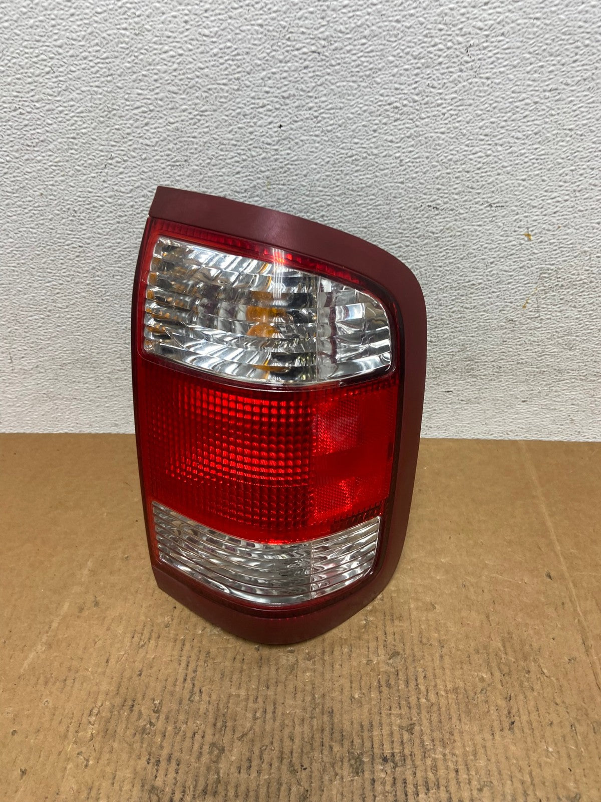 1999 to 2004 Nissan Pathfinder Right Passenger Rh Side Tail light AE0204 LK0