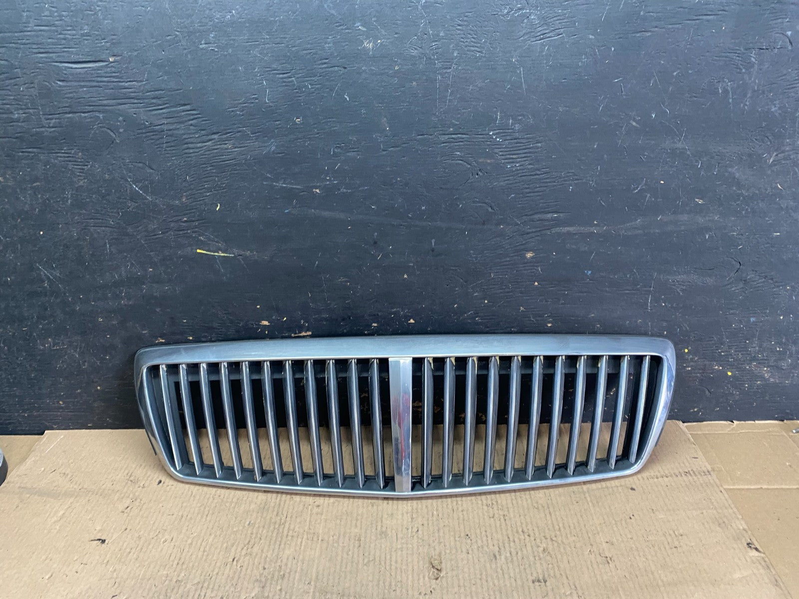 2002 to 2005 Hyundai XG350 Front Upper Grill Grille W/Emblem T0061 DG0
