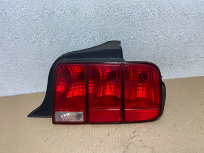 2005 - 2009 Ford Mustang Right Passenger RH Side Tail Light AG5908 DW0