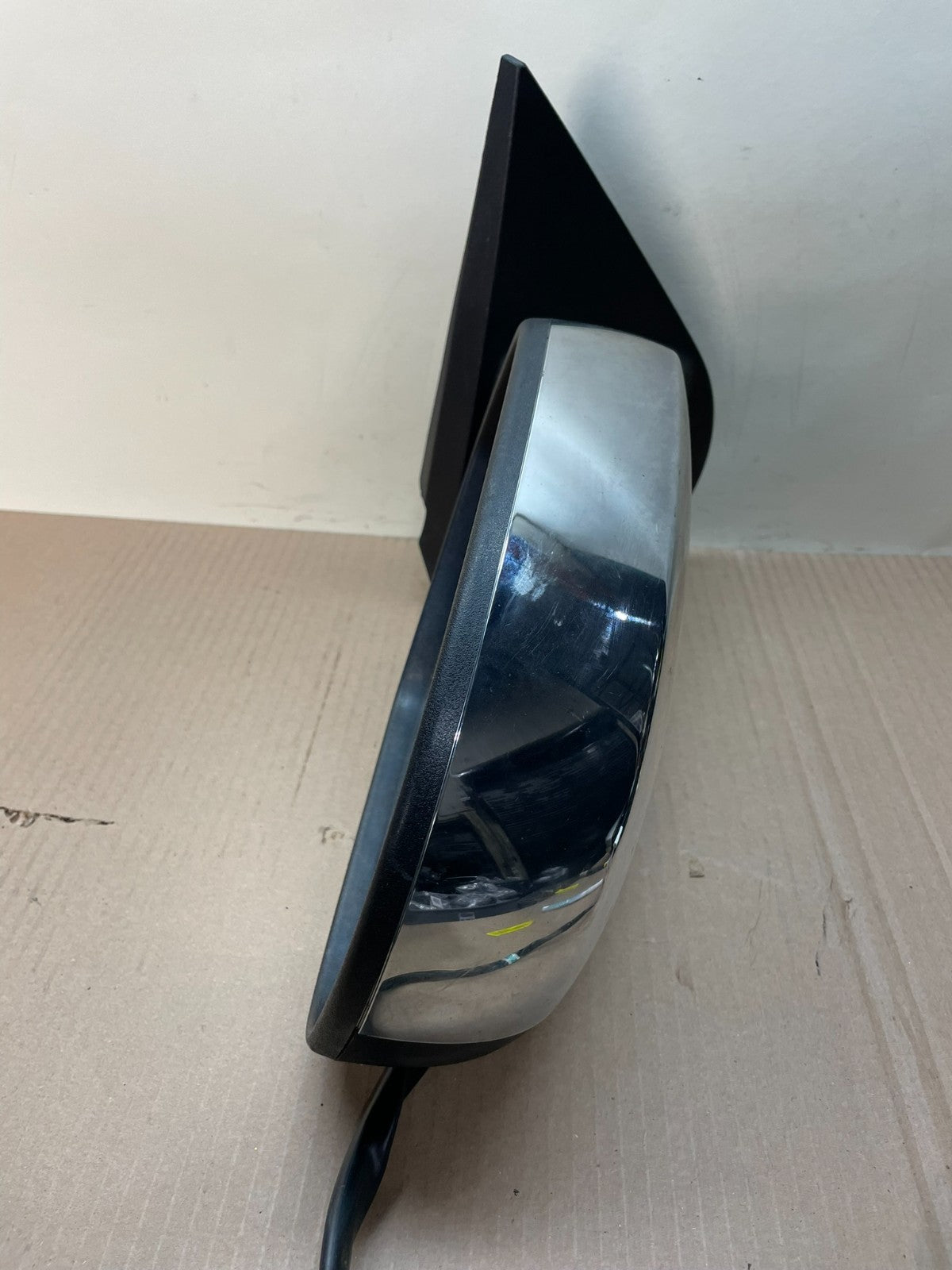 2009 to 2014 Gmc Yukon Right Passenger Turn Signal View Door Mirror OE AJ0783 DG9