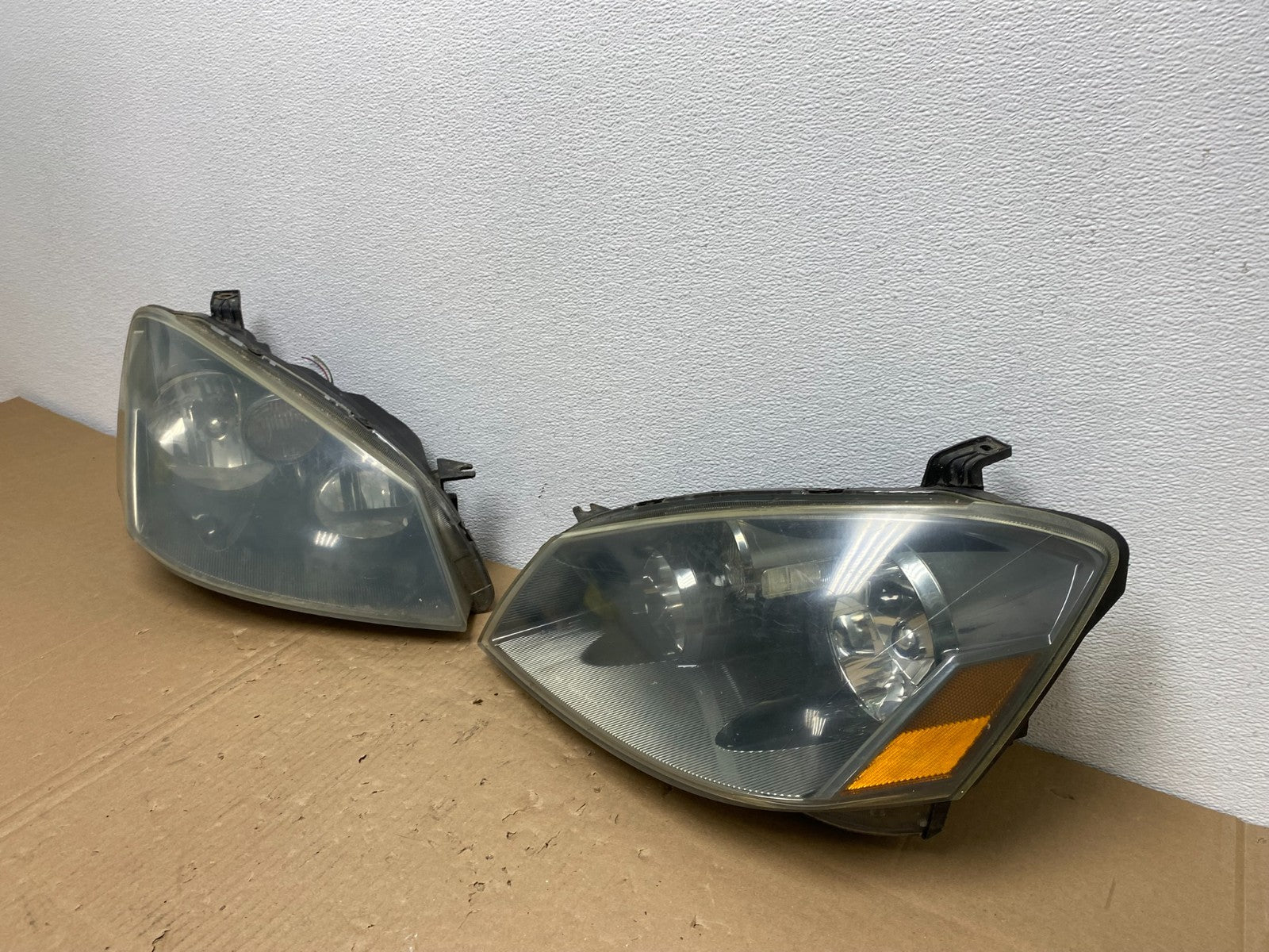 2005 to 2006 Nissan Altima Left+Right Side Set Halogen Headlights OEM AB6877 DW1