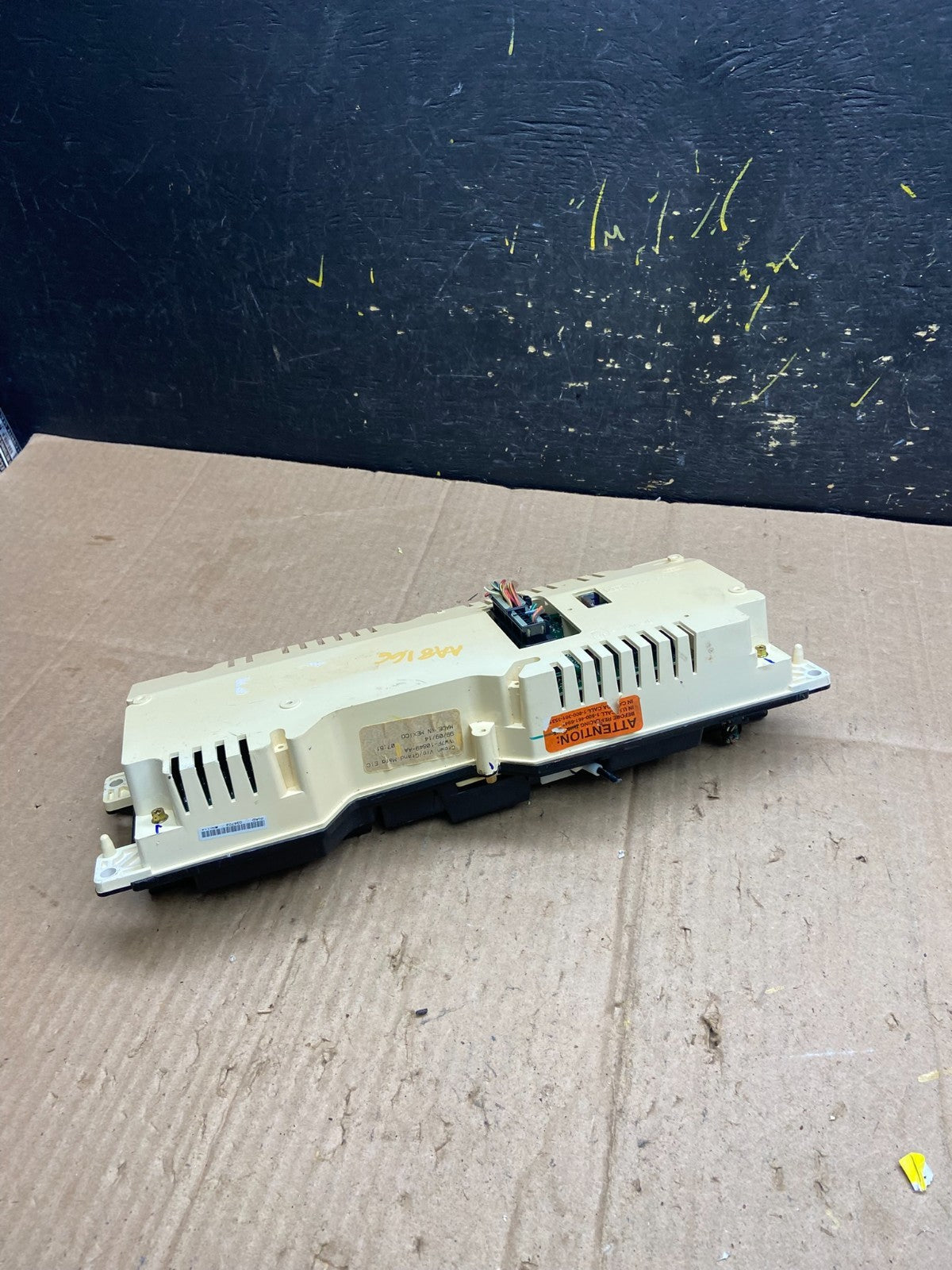 1999 to 2000 Ford Crown Victoria Speedometer Cluster Gauge aa8166 DG5