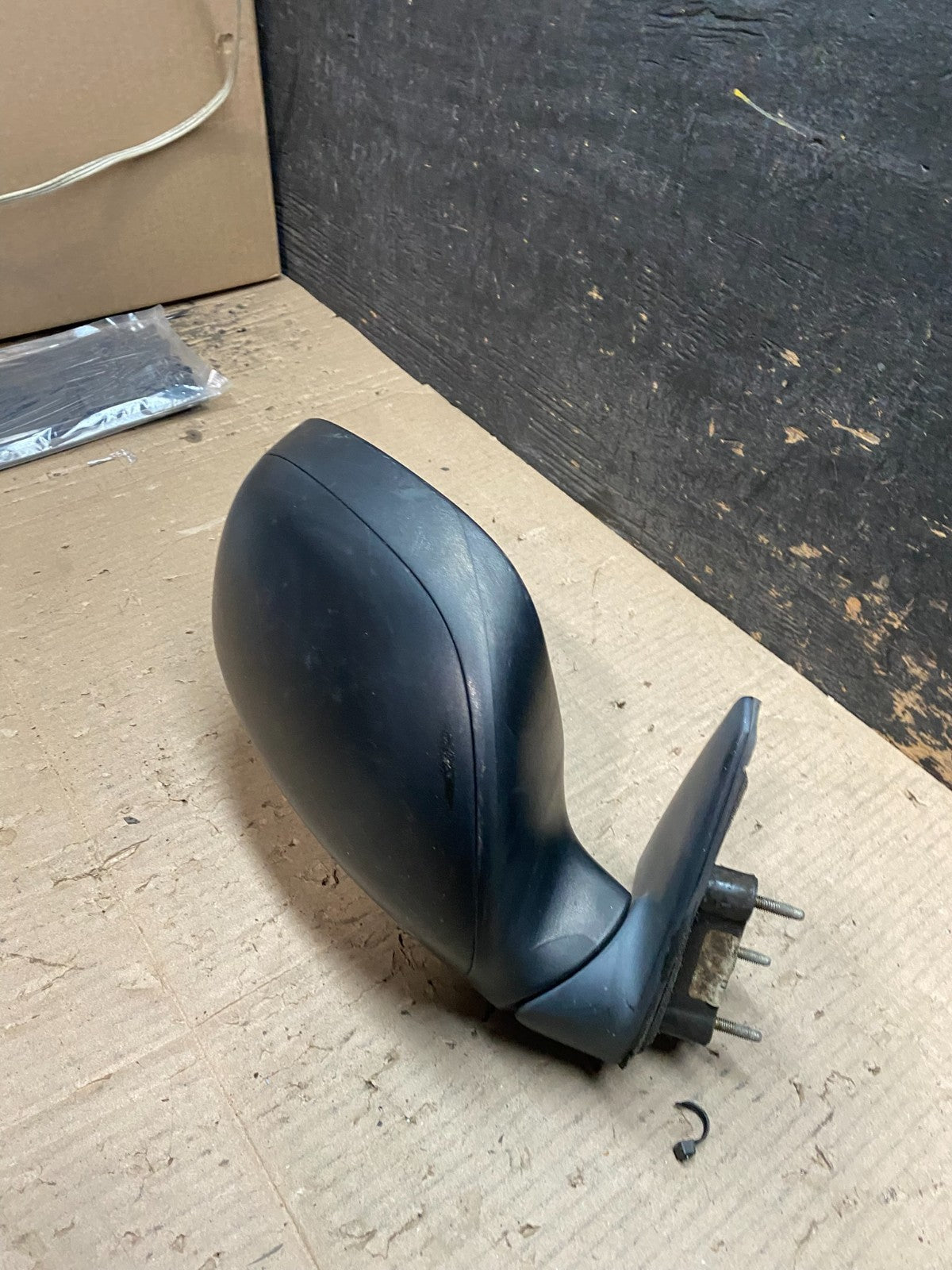 2001 to 2006 Toyota Sequoia Right Passenger View Door Mirror OEM X8008 DG1