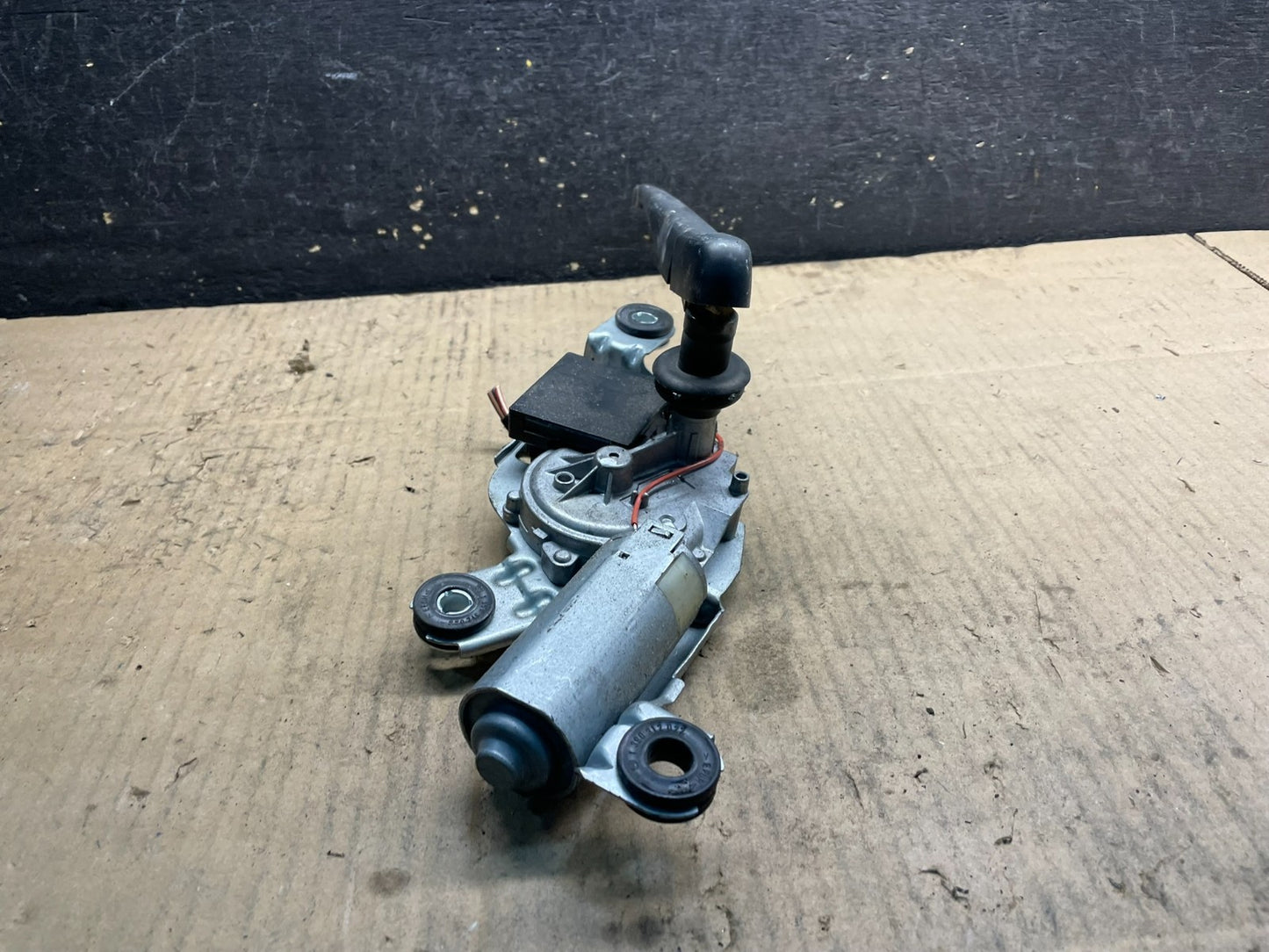 2004 to 2010 BMW X3 E83 Rear Windshield Wiper Motor OEM W7212 DG2