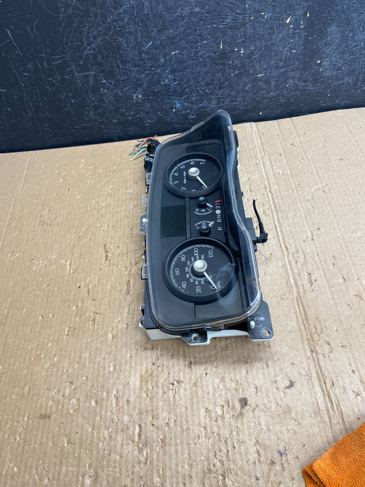 2006 to 2011 Lincoln Town Car Speedometer Gauge Cluster AE4202 DG1